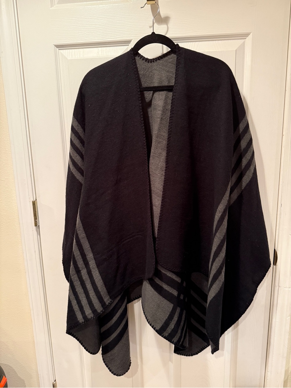 BB DAKOTA Black & Charcoal Gray Striped Reversible Knit Wrap Poncho